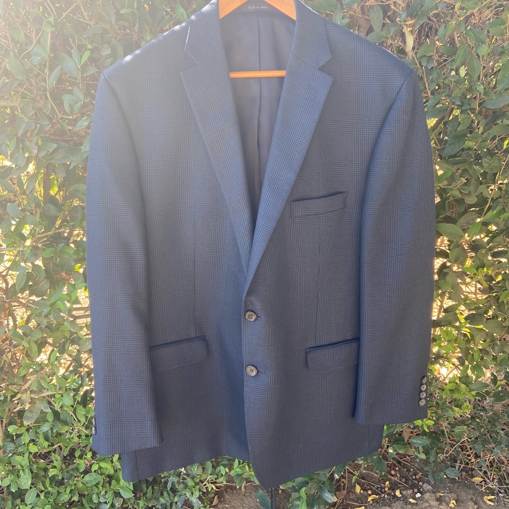 Men’s Ralph Lauren suit jacket. Size 48R. Excellent condition!